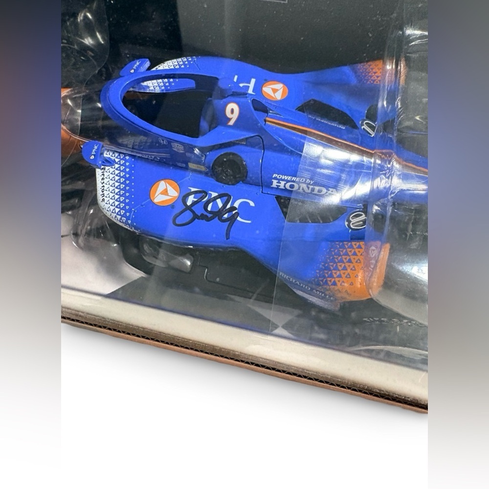 NWT Autographed Scott Dixon #9 IndyCar 2023 Greenlight 1:18 Diecast Collectible - Picture 4 of 17